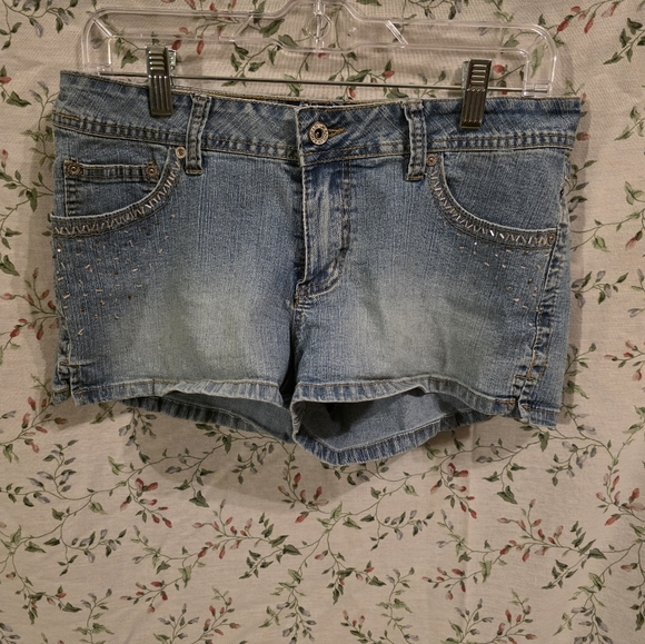 Denim and Plaid Women's Shorts Collection - Picture 15 of 16